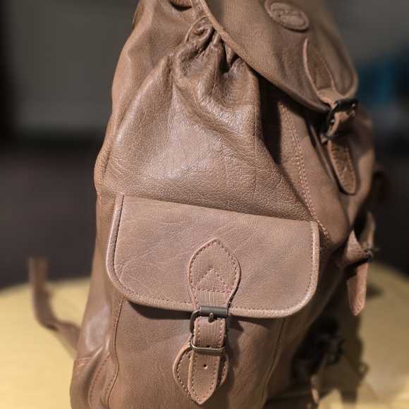 LARGE Leather Backpack, EXCEL COND.  Great Travel Bag! - Picture 6 of 9